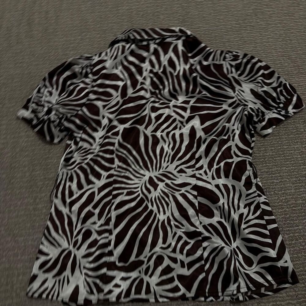 vintage pattern button down top - Picture 4 of 4
